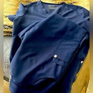 FIGS Technical Scrub Set